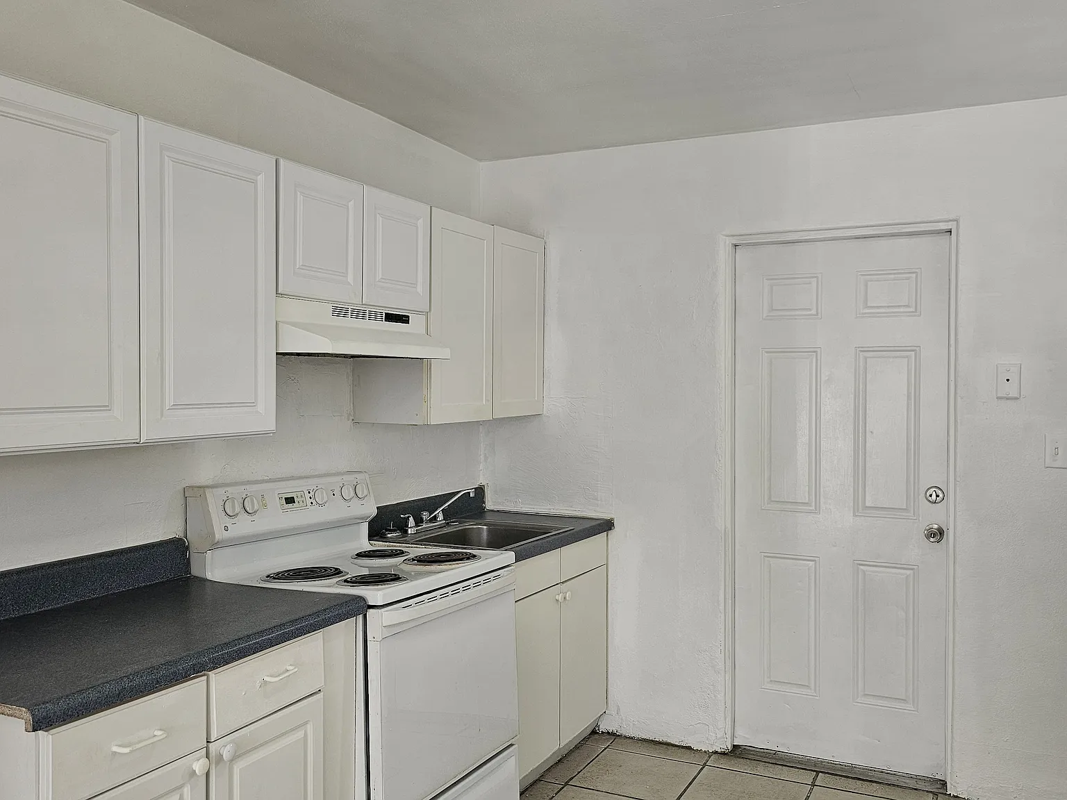2 bed, 780 sqft, $1,350 — Photo 2
