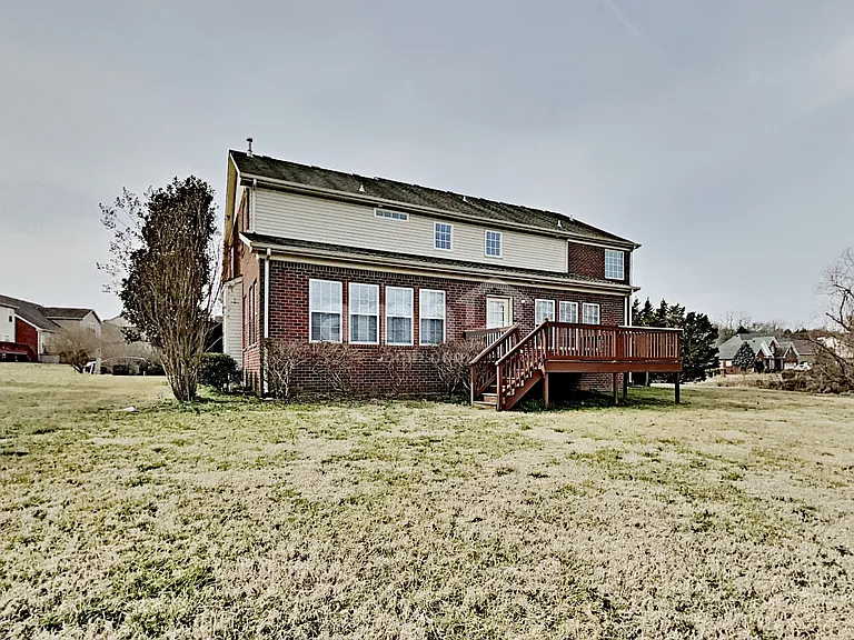 1048 Oakhall Dr — Photo 19
