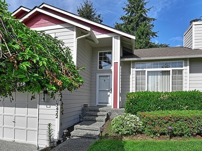 31st Ave SE — Photo 2