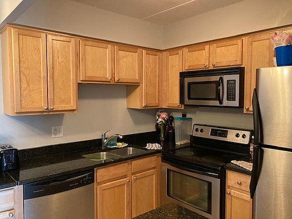 5th image of 580 Lawrence Ave APT 206