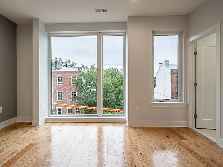 237 Tasker St — Photo 9