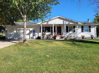 118 Circle Dr, Williamsburg, IA 52361