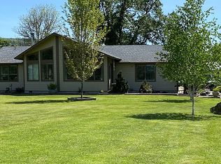 220 Laurel Oaks Dr, Roseburg, OR 97471