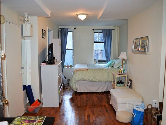 2nd image of 324 E 6th St APT 5