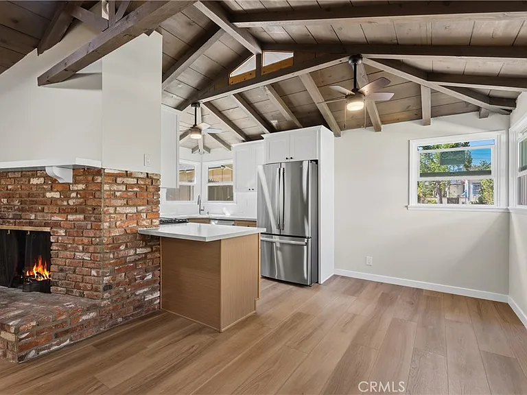 450 W 2nd St — Photo 17