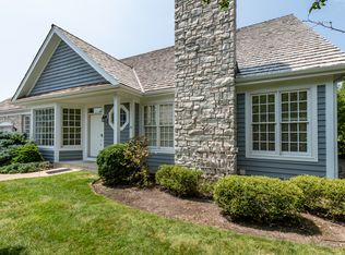 590 Wharton Dr, Lake Forest, IL 60045