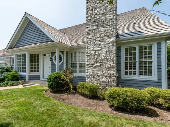 590 Wharton Dr, Lake Forest, IL 60045