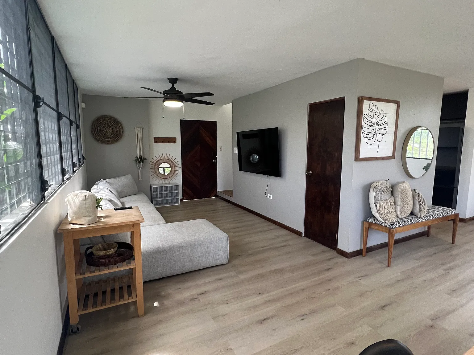 3 bed, 2.5 bath, 2300 sqft, $2,500 — Photo 2