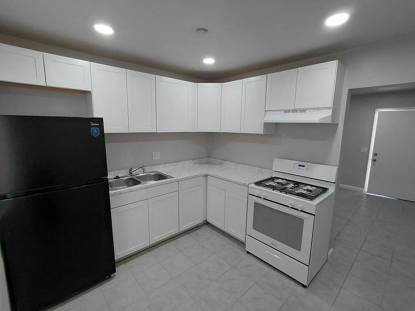 931 G St — Photo 2