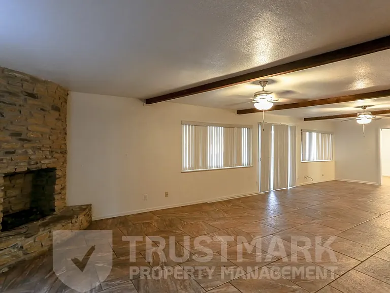 101 Highland Oaks Dr — Photo 17
