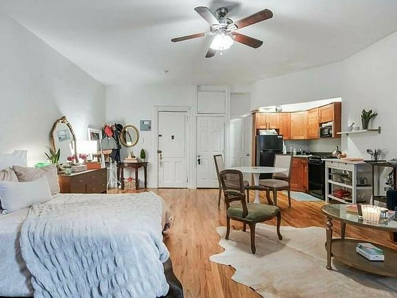 3rd image of 256 W 73rd St #8/2