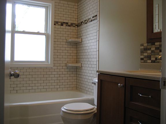 4th image of 126 W Parkwood St