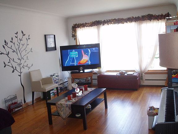 4th image of 7245 W Belmont Ave