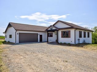 N1661 Fall Ct, Hortonville, WI 54944