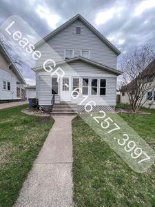 206 Indiana Ave SW, Grand Rapids, MI, 49504