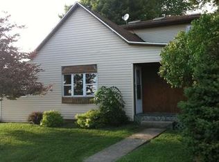 122 W 1st St, Milledgeville, IL 61051