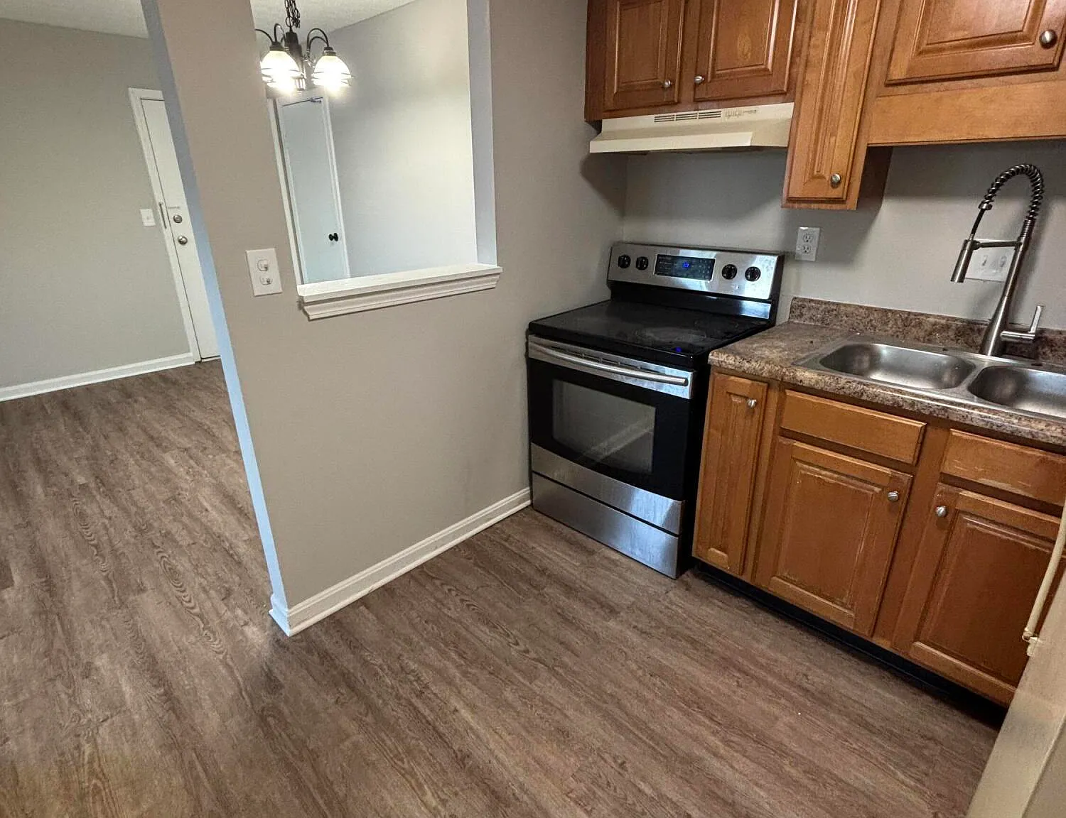 1 bed, 1.0 bath, 650 sqft, $825 — Photo 4