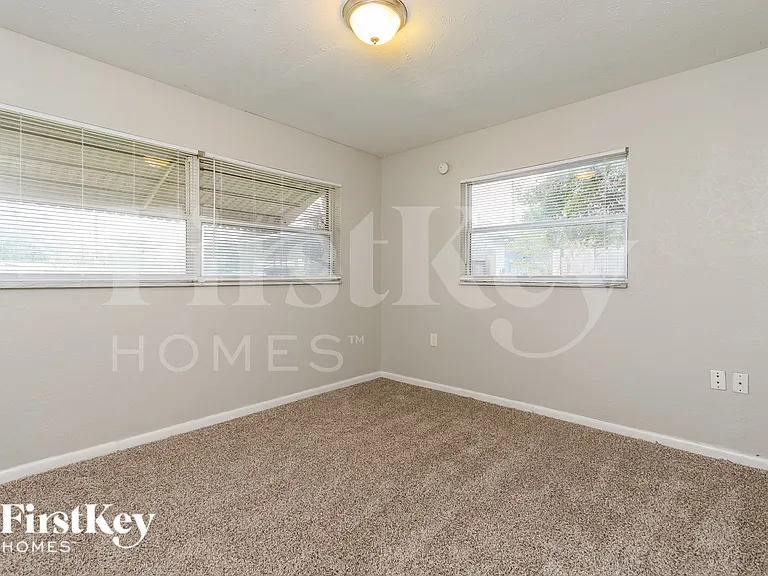 431 Gilman Cir — Photo 13
