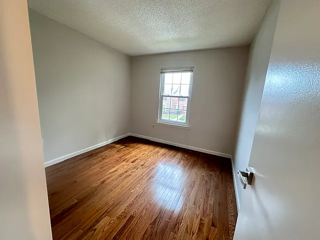 543 Manchester Ct — Photo 16