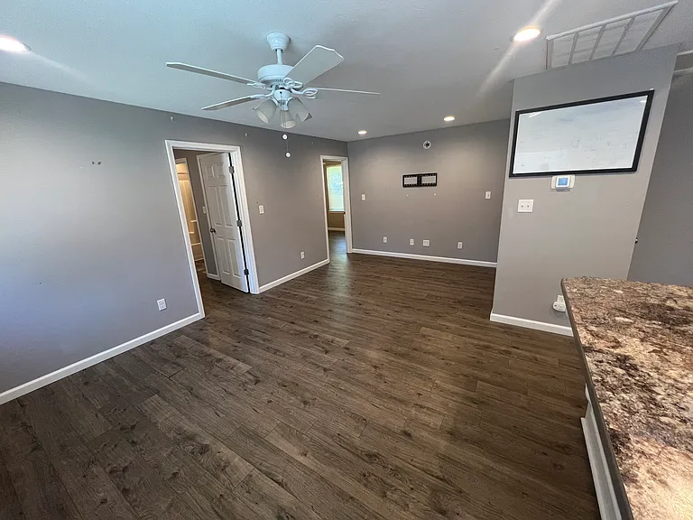 1009 E Moore Ave — Photo 9