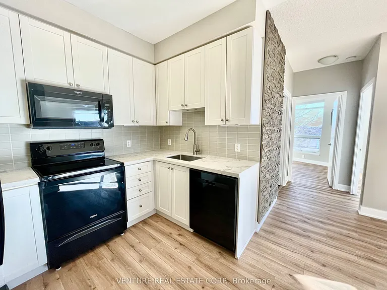 135 Village Green Sq #617 — Photo 19