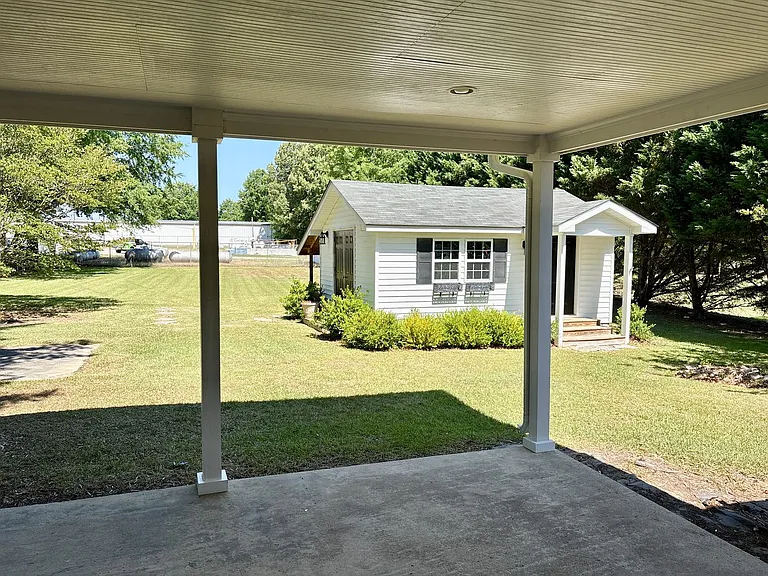 102 N Clarendon Dr — Photo 37