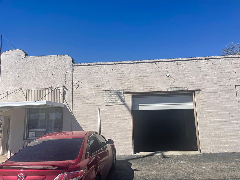2nd image of 1002 W Broadway St