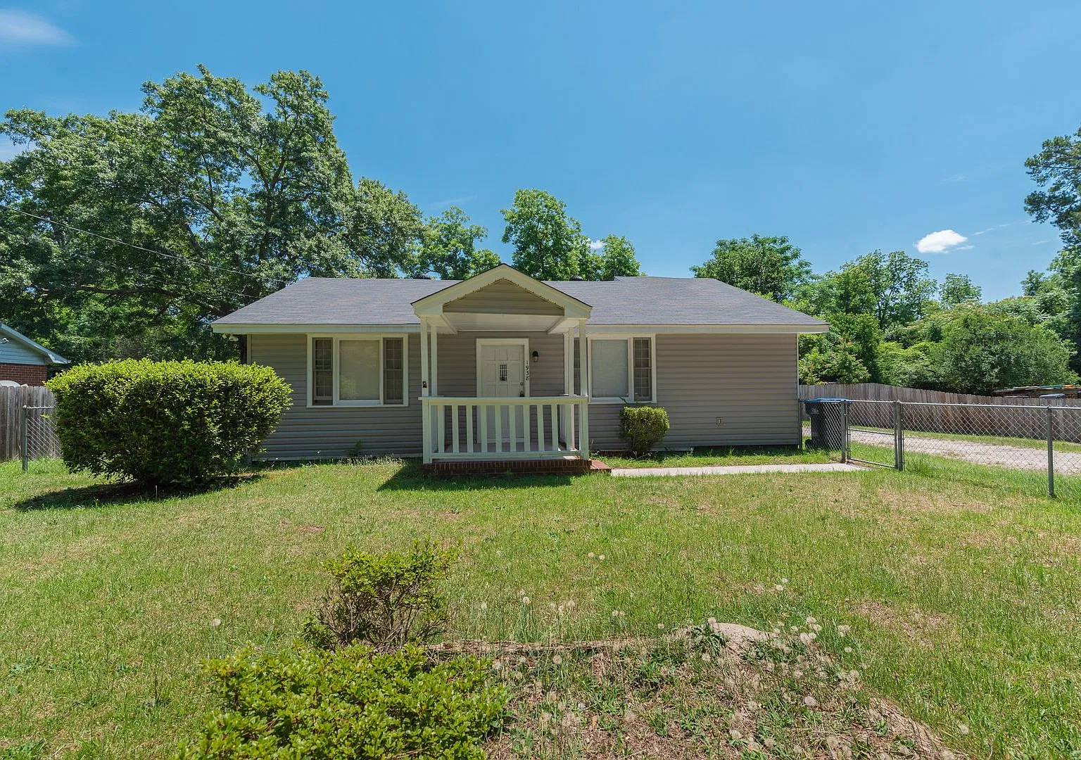 $1275 - 3 bed/1 bath, single-family home for rent in Augusta, stainless-steel appliances! — Photo 1