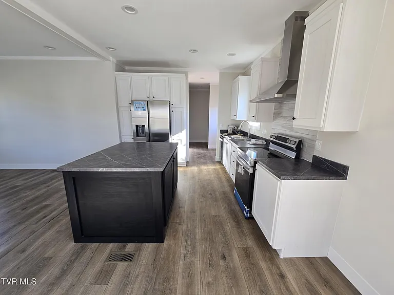 2208 Oak St — Photo 7