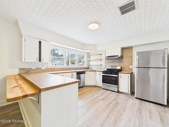 4th image of 528 Saint Julien Ave