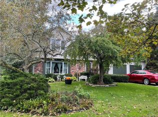 27 Old Spring Ln, Buffalo, NY 14221
