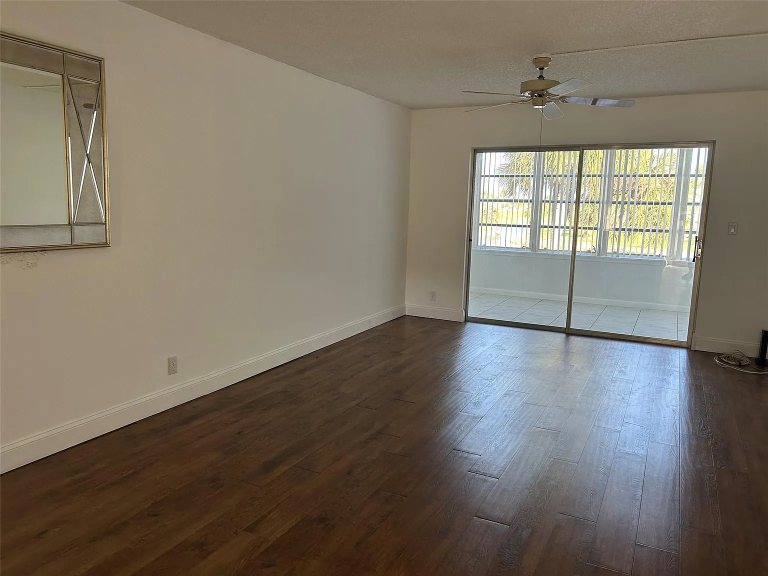 1 bed, 1.5 bath, 760 sqft, $1,300 — Photo 4