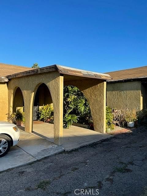 2nd image of 831 Pine Pl