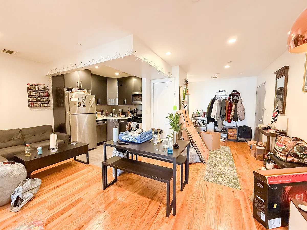 Building Photo - 1552 Myrtle Ave #3C