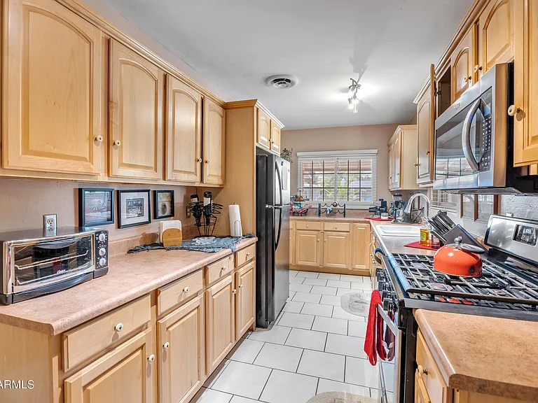 842 W Fairmount Ave — Photo 20