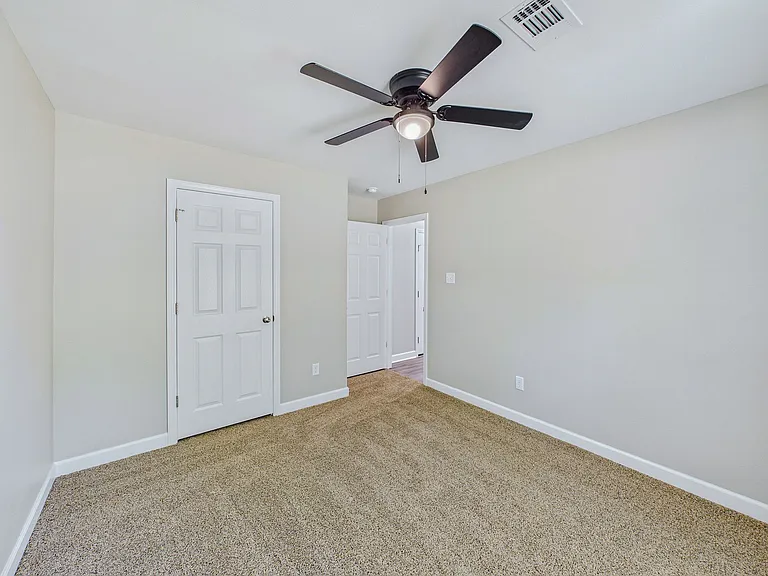 2405 S Elm St — Photo 10