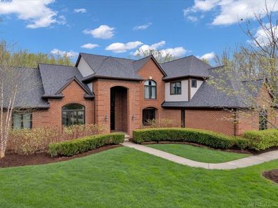 3668 May Center Ct, Lake Orion, MI, 48360