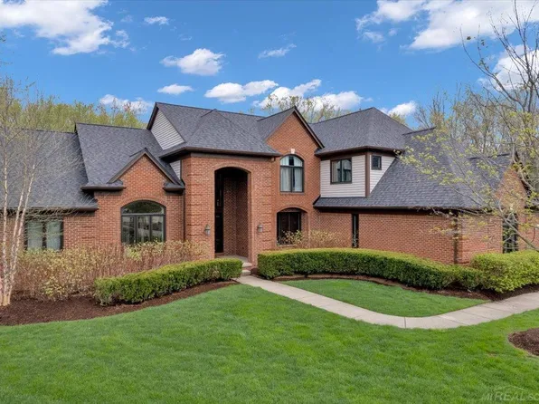 3668 May Center Ct, Lake Orion, MI 48360