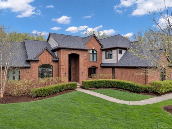 3668 May Center Ct, Lake Orion, MI 48360