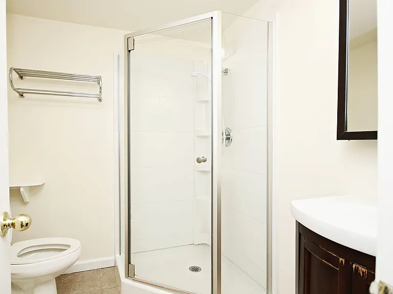 113 Stratford Ct #B — Photo 12