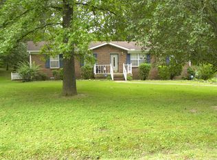 135 Meadowbrook St, Camden, TN 38320