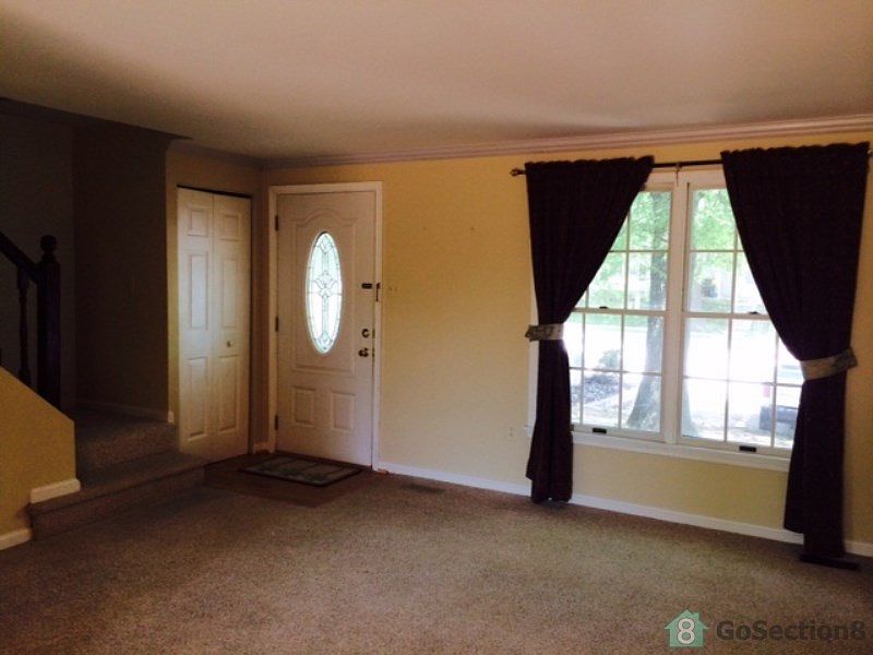 2nd image of 10 Woodbench Ct