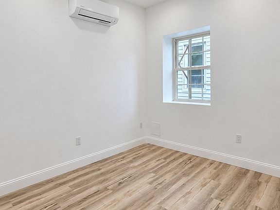 4th image of 170 Pearl St #B