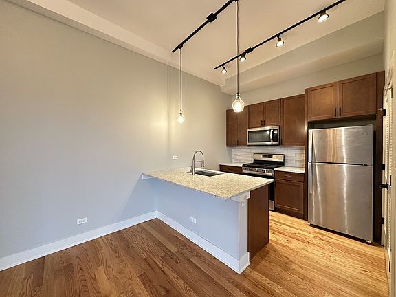 4th image of 3477 S Archer Ave #503