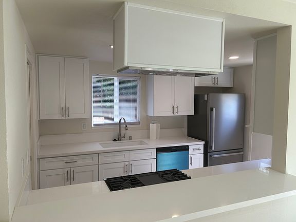 4th image of 2839 Bayshore Ave