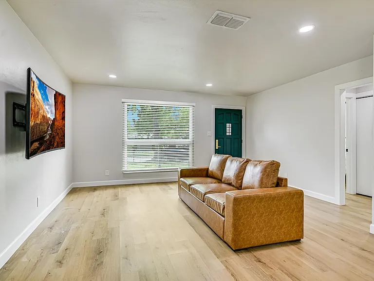 511 Arbor Ln — Photo 24
