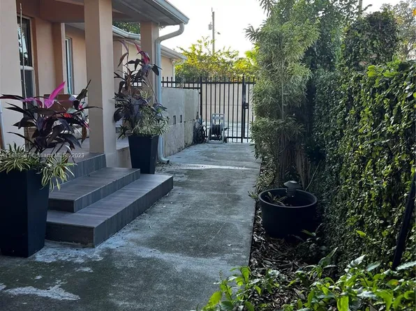 2000 NW 8th Ter, Miami, FL 33125