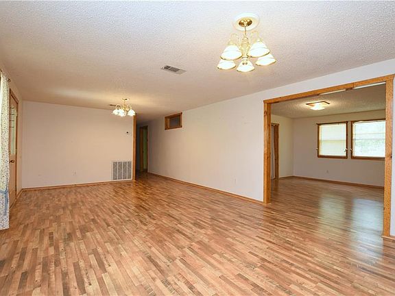5th image of 37527 Pine Street Ext