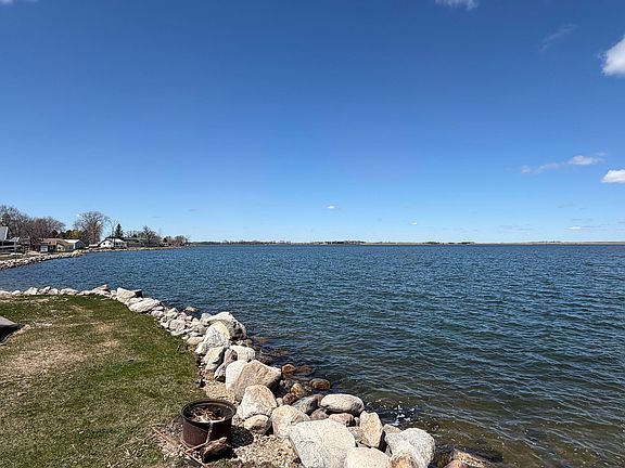 3rd image of 272 E Lakeshore Dr
