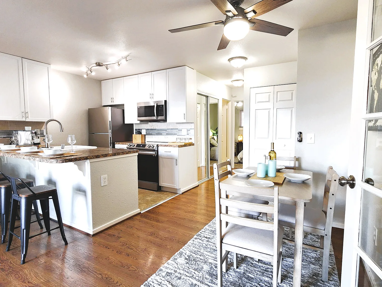 Hawaiian Apartments — Photo 4